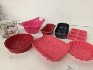 6 Jello and Cake Molds with a Garlic cutter & Strainer