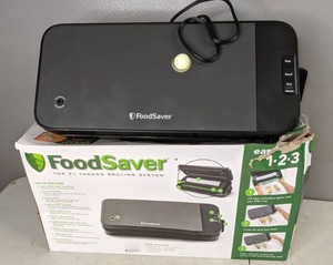 lot 77 image: FoodSaver VS2130 Vacuum Sealing System - N