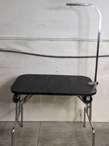 lot 128 image: Portable Pet Grooming Table - X