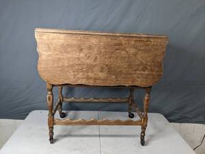 lot 101 image: Vintage Drop Leaf Table - X
