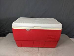 lot 104 image: Igloo Large CoolerIce Chest - X