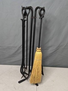 lot 118 image: Fireplace Tool Set - X