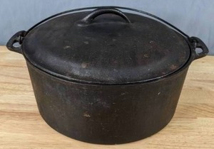 lot 188 image: Large Cast Iron Pot with Lid - X