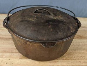 lot 189 image: Large Cast Iron Pot with Lid - X