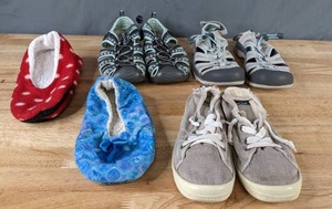 lot 247 image: (5) Pairs of Womens Shoes - X