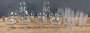 lot 253 image: Lot of Crystal Stemware, 19 Pieces - X