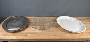 lot 198 image: Collection of Vintage Platters Serve-It, Edwin M. Knowles China and More - X