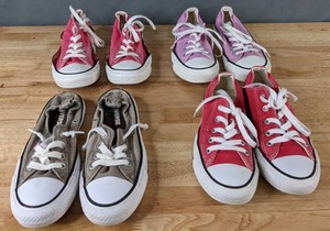 lot 242 image: (4) Pairs of Converse Sneakers - Size 5 & 6 - X