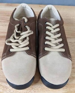 lot 243 image: Dunlop Bowling Shoes Womens Size 6.5 - X
