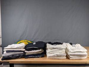 lot 195 image: Assortment of Womens Clothes - X