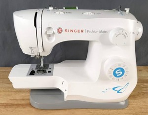 lot 264 image: Singer Fashion Mate Sewing Machine - X