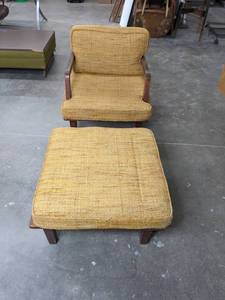 lot 304 image: Vintage Yellow Arm Chair and Ottoman - N