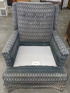 lot 290 image: Upholstered Side Chair - X