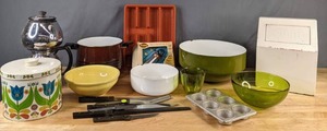 lot 294 image: Mixed Lot of Kitchen Items Coffee Maker, Bowls, Pot, Knives, Vintage Cake Decorating Set and More - N