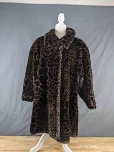 lot 322 image: Elegant Vintage Express Faux Fur Satin Lined Womens Jacket - X