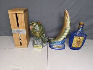 lot 239 image: Vintage Collectible Jim Beam and Glenlivet XXV Whiskey Bottles and Decanters - N