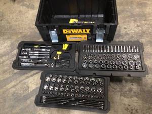 DEWALT Mechanics Tool Set (226-Piece) with TOUGHSYSTEM 22 in. Medium Tool Box good condition review pictures
