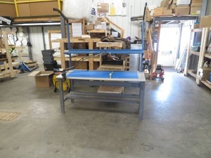 WORK BENCH WITH LIGHT UP MAGNIFIYING GLASS