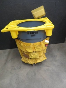 JANITOR GARBAGE CAN  SET UP