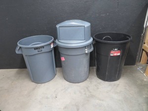 32 GALLON PLASTIC GARBAGE CANS