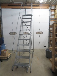 ULINE INDUSTRIAL LADDER