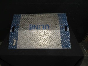METAL ULINE DOCK RAMP