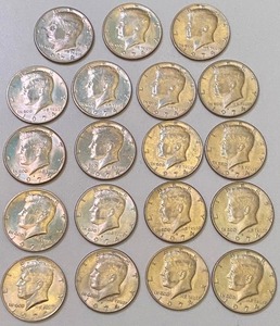 (19) 1974 Kennedy Half Dollar Coins