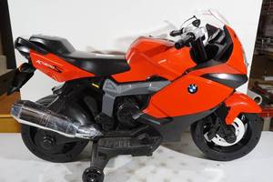 lot 21 image: BMW Motorcycle Ride On Toy - Doesnt Stay Running