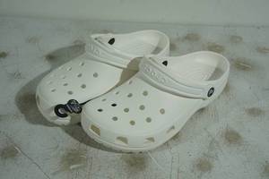 lot 73 image: NEW Crocs - White - Mens 8, Womens 10