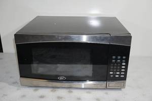 lot 177 image: Oster 1.6 Cu Ft Stainless Microwave Oven - Dented