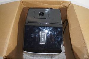 lot 99 image: Newair ClearIce 40 Countertop Ice Maker