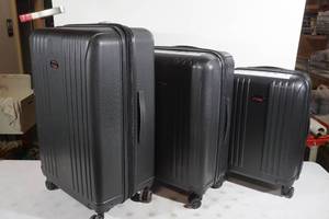 lot 123 image: American Flyer Barrington Hard Sided Luggage 3 Piece Set