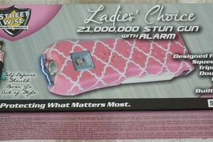 lot 160 image: NEW Street Wise Ladies Choice 21,000,000 Stun Gun with Alarm