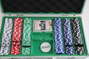 Bee Poker Playing Cards With Poker Chips In Storage Case