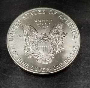 1988 AMERICAN SILVER EAGLE 1 TROY OZ .999 FINE SILVER DOLLAR