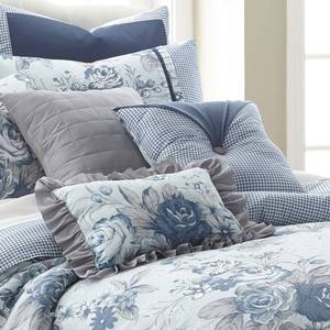 lot 34 image: Floral Farmhouse 8-Piece Floral Comforter Set (King)