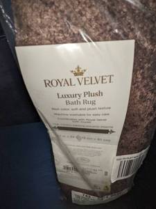 lot 119 image: Royal Velvet Luxury 17x24 RV Bathroom Rug, Brown