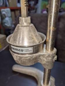 lot 115 image: Nemco 55850 Manual Heavy Duty Easy Citrus Juicer