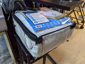 lot 88 image: SensorPEDIC Warming Digital Controller Electric Mattress Pad, Full, White