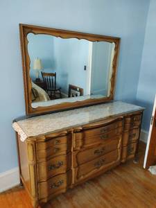 Vintage Dresser w Mirror