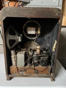 Old Vintage Zenith Console Radio