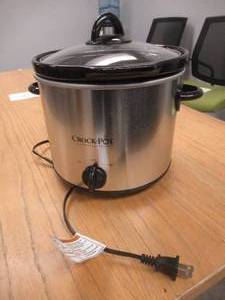 lot 804 image: Crockpot - maybe 6Qt. Clean and works well - Used in Break Room.