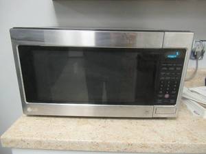 lot 806 image: LG LCRT2010ST 2.0 Cu Ft Counter Top Microwave Oven with Easy Clean, Stainless Steel - Used in Breakroom - Works Well.