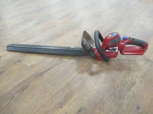 lot 826 image: Toro Cordless Hedge Clipper, Tool Only, Does not include battery and charger. - Could not test.