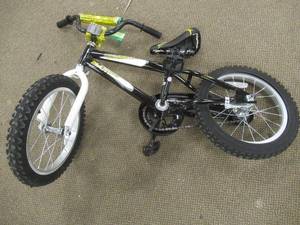 lot 846 image: 12 Boys Mantis Bike. Pedal Stop - Back tire needs repair.
