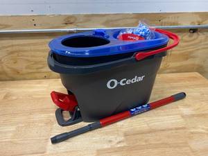 lot 92 image: SHOP O-CEDAR Spin Mop With Bucket