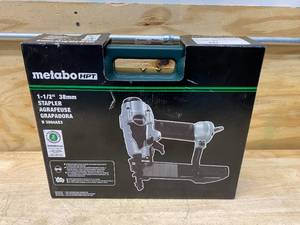 lot 62 image: METABO HPT 18-Gauge 14-in Narrow Crown Finish Pneumatic Stapler