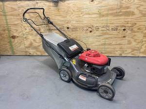 lot 25 image: HONDA QuadraCut System Lawn Mower