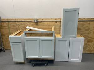 lot 104 image: Lot of 4 KitchenGarage Cabinets