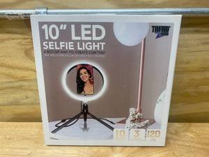 lot 51 image: TREND ZONE 10 LED Selfie Light